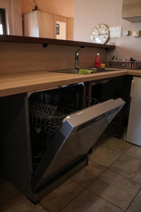 Guest House Studio Apartman Marina - With Jacuzzi, Free Parking, Pet Friendly Karlovac Luaran gambar