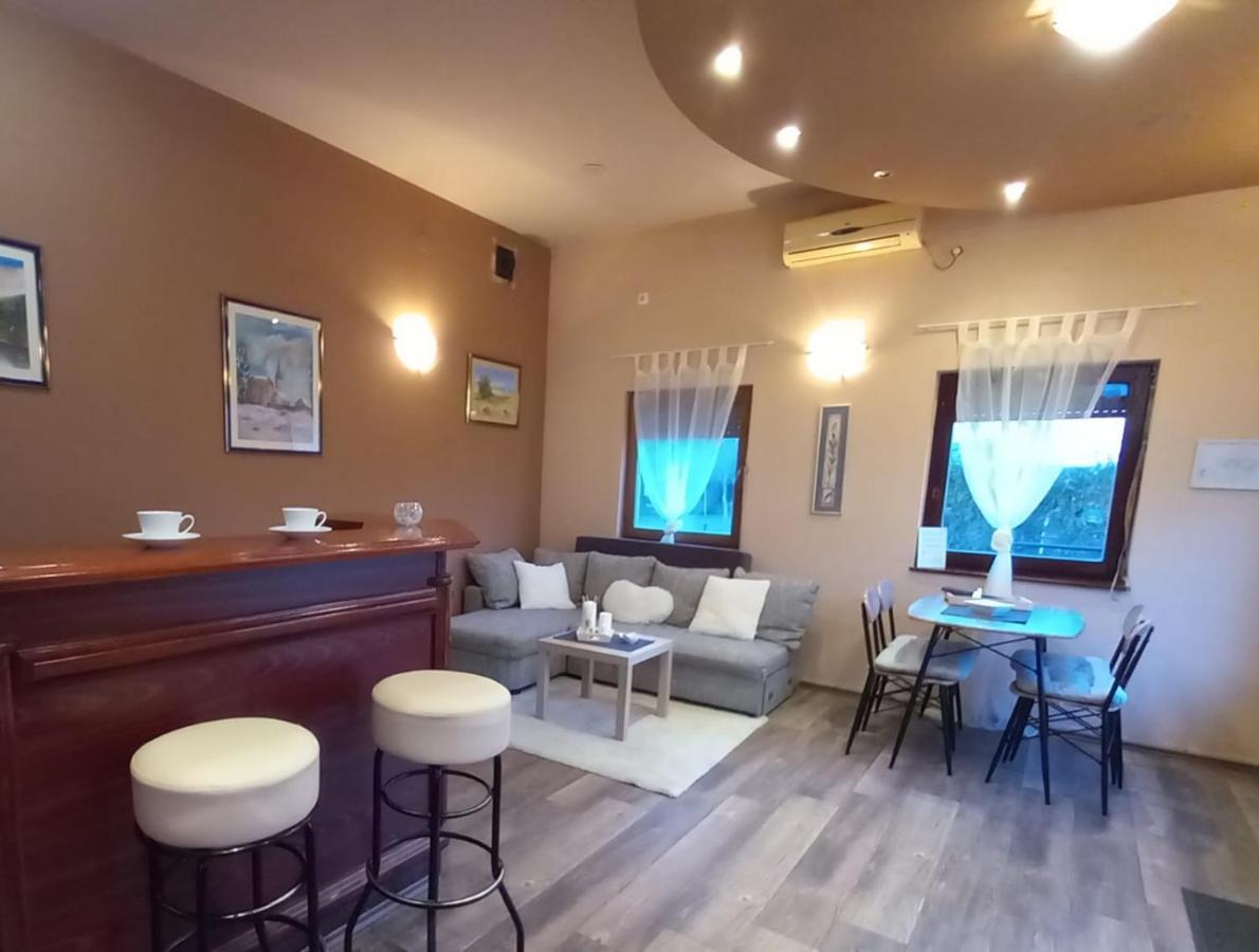 Guest House Studio Apartman Marina - With Jacuzzi, Free Parking, Pet Friendly Karlovac Luaran gambar