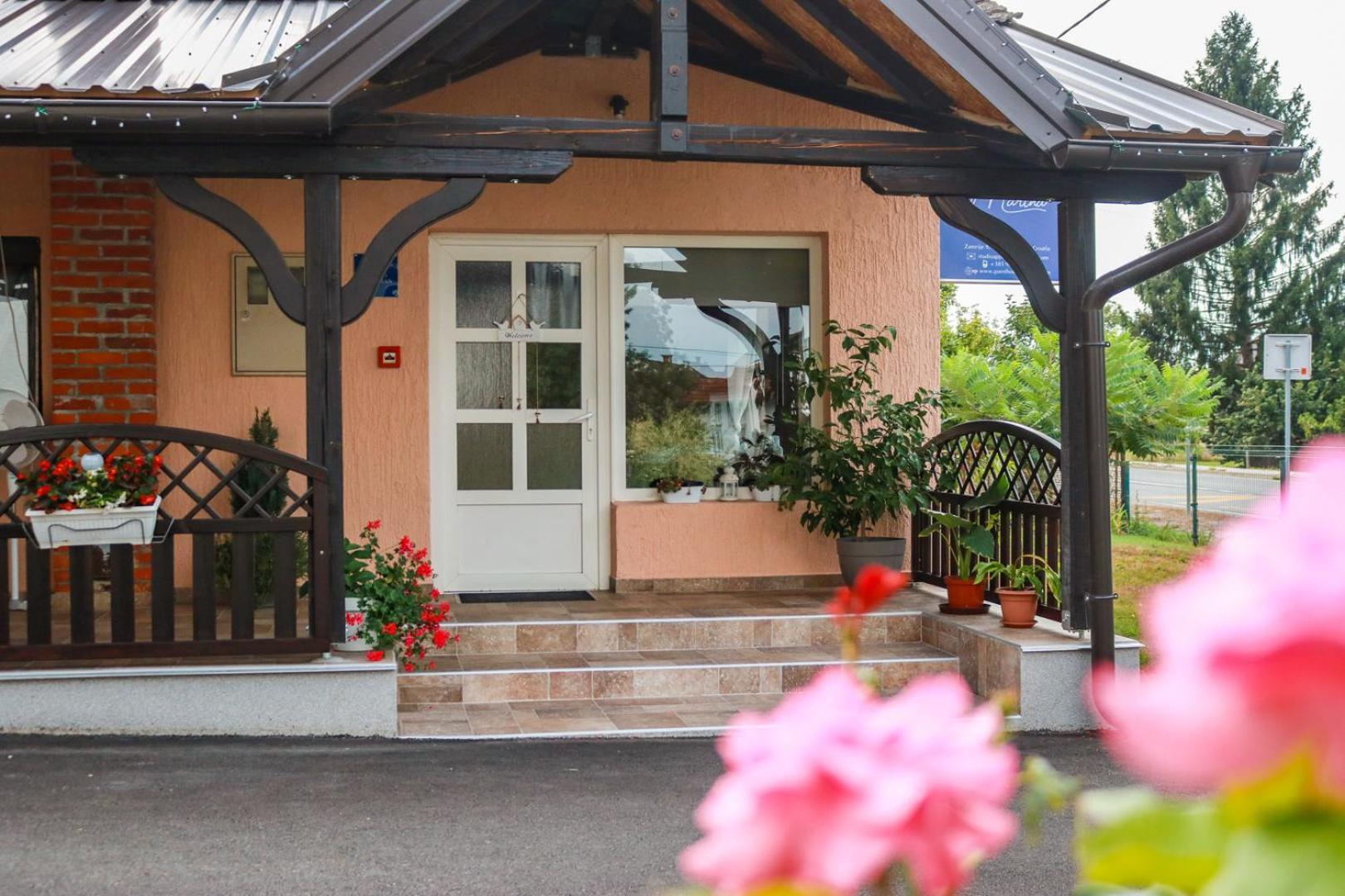 Guest House Studio Apartman Marina - With Jacuzzi, Free Parking, Pet Friendly Karlovac Luaran gambar