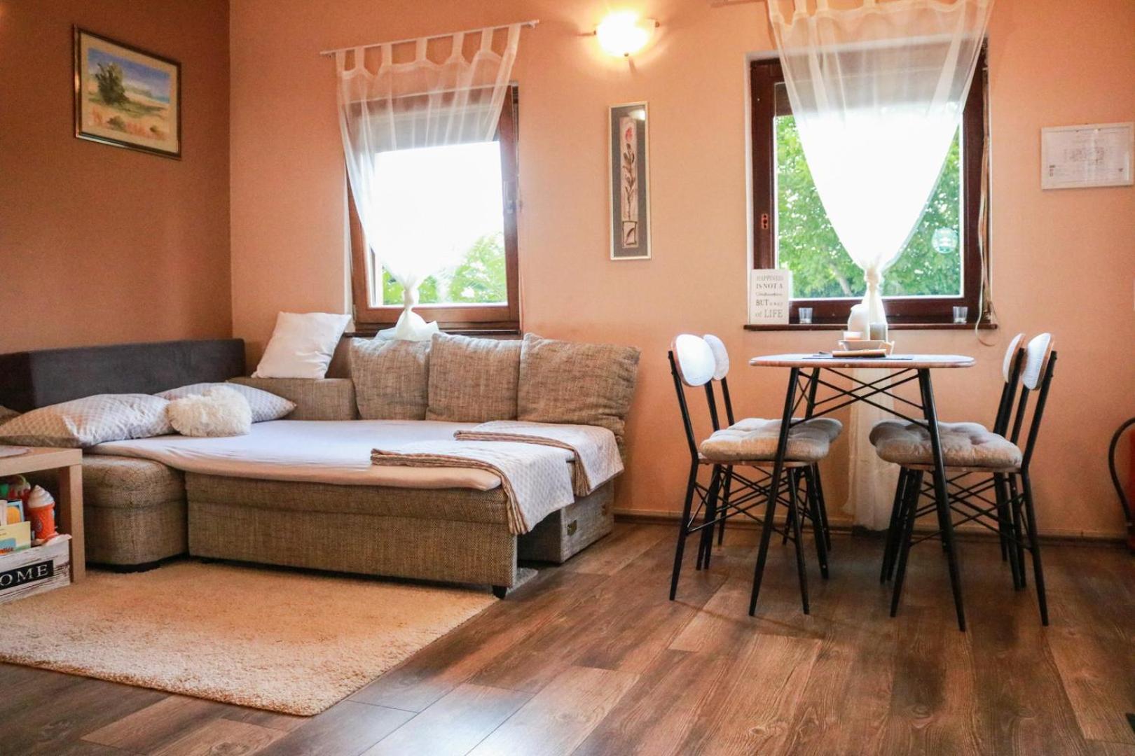 Guest House Studio Apartman Marina - With Jacuzzi, Free Parking, Pet Friendly Karlovac Luaran gambar